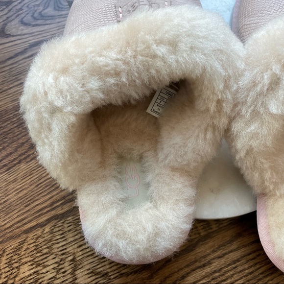 UGG Scuffette II Snake Embossed Shearling Slippers Quartz Pink NEW SOLD OUT Sz 8 - Picture 9 of 11